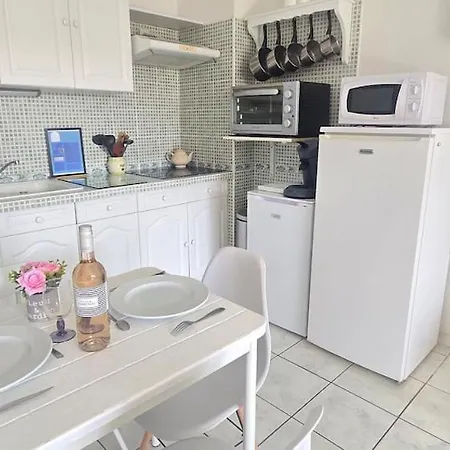 2 Chambres, Jardin & Parking A Apartment *